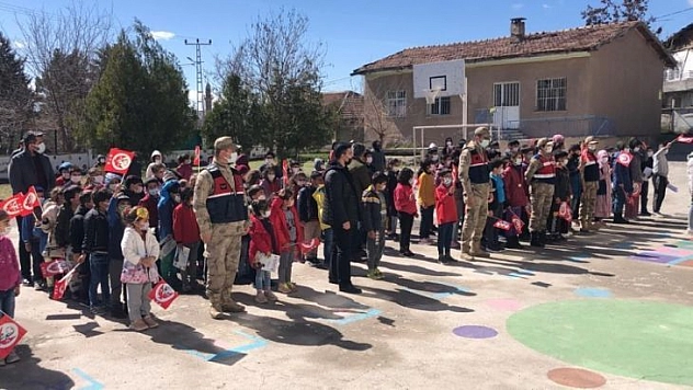 Jandarma'dan çocuklarla etkinlik