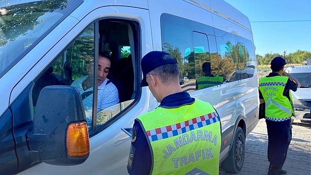 Jandarma ekipleri servis araçlarını denetlemeye başladı