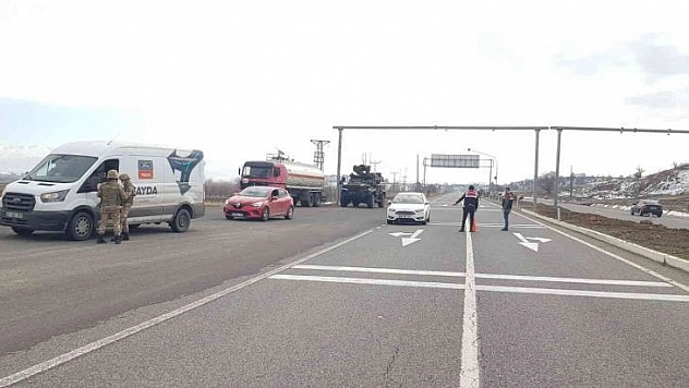 Jandarmadan şok yol uygulaması