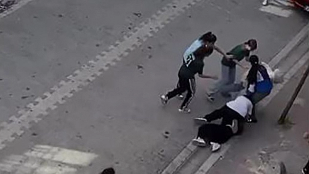 Kadınlar Arasında Taşlı Bıçaklı Kavga