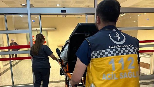 Kadınlar arasındaki kavgayı ayırmak isterken bıçaklandı