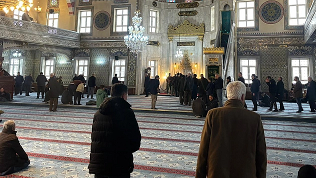 Kadir Gecesi'nde Sakal-ı Şerif'e yoğun ilgi