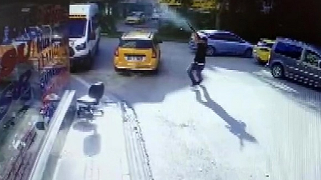 Kafeye otomatik tüfekle ateş eden şüpheli yakalandı