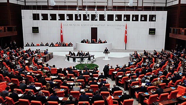 Kamu yöneticilerine 30 bin TL'lik zam teklifinden vazgeçildi