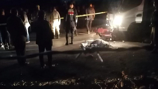 Kamyonet İle Motosiklet Kafa Kafaya Çapıştı: 1 Ölü, 1 Yaralı