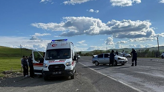 Karakoçan'da trafik kazası yaralılar var