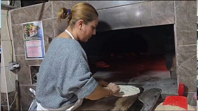 Karakoçan'ın Tek Kadın Fırıncısı, herkese örnek oluyor