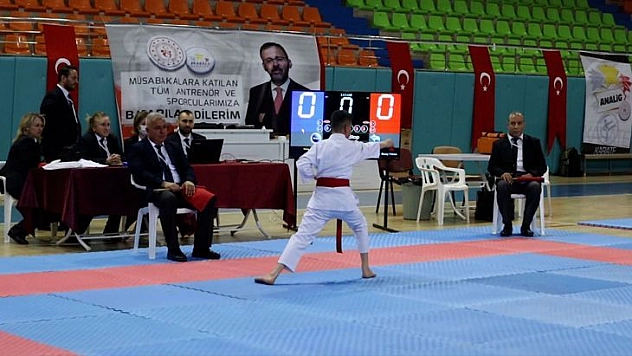 Karate grup müsabakaları başladı
