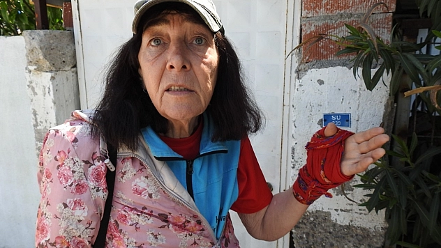 Kardeşi evsiz bıraktı, bütün mahalle sahip çıktı