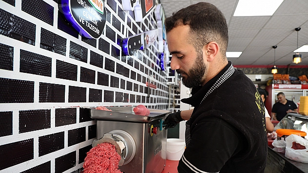Kasapların kıyma mesaisi sürüyor