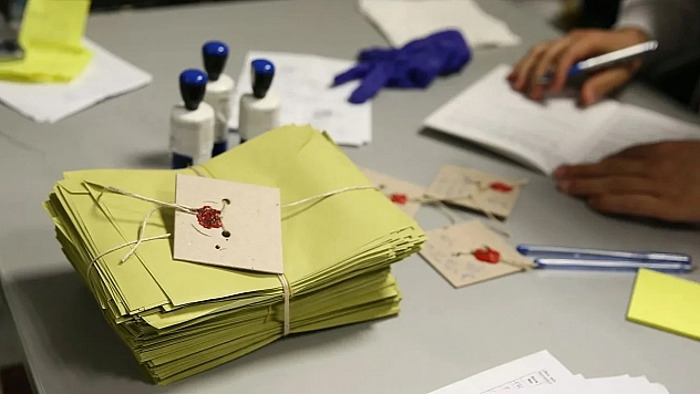 Kasım 2025 anketinde şaşırtan sonuç: Zirvede hangi parti var?