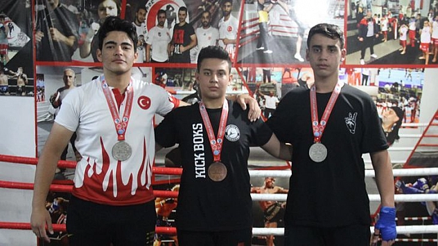 Katıldıkları ilk turnuvada madalyaları topladılar