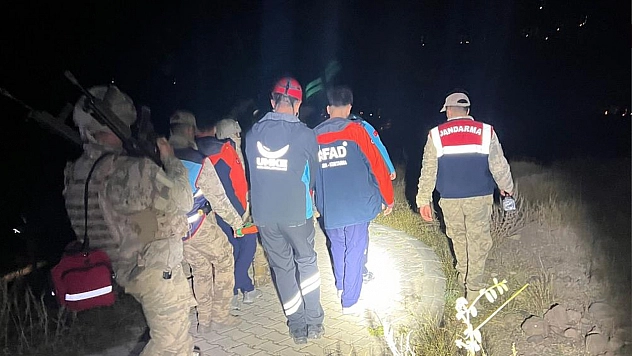 Kayalıklardan düşen kadın kurtarıldı