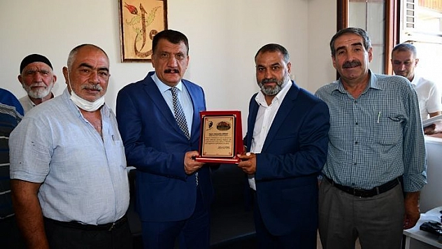 Kaynarca'da 4 bin dönüm araziyi suya kavuştu