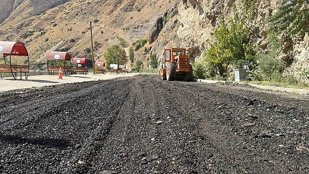 Keban Belediyesi Fırat Sahili'nde çalışmalarını sürdürüyor
