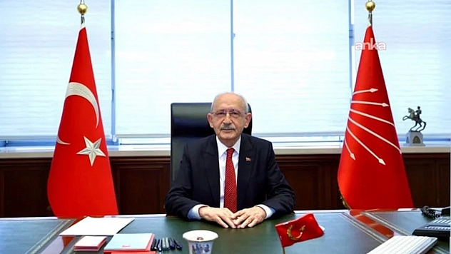 Kemal Kılıçdaroğlu CHP Genel Merkezi'nde makamına oturdu