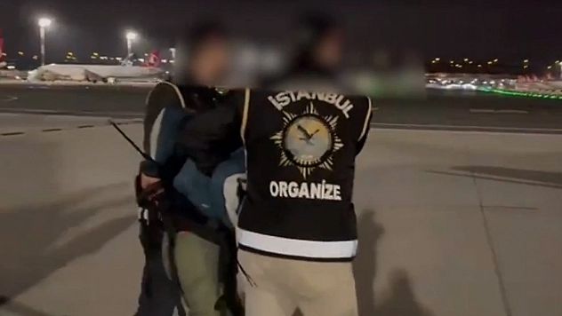 Kırmızı bültenle aranan 13 suçlu Türkiye'ye getirildi