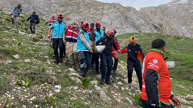 Kırsalda düşerek bacağını kıran şahıs 5 saatlik çalışmayla kurtarıldı