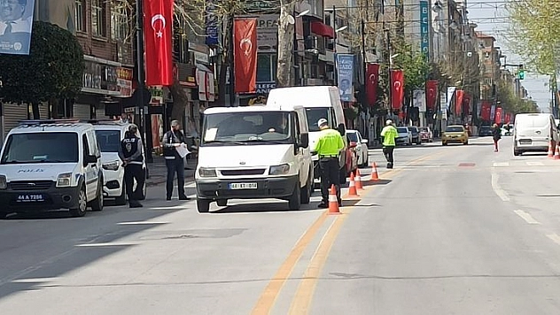 Kısıtlamada dışarı çıkanlar polise yakalandı