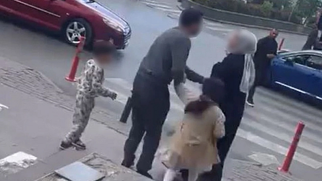 'Kocamla ilişkin var' iddiası kanlı bitti: Genç kız bıçaklandı