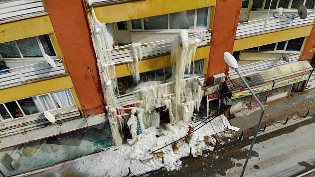 Deprem Bölgesindeki Zor Şartları Ortaya Koyan Kareler...