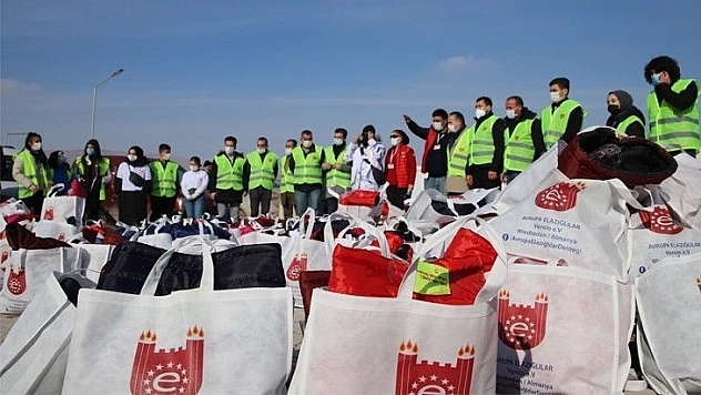 Konteyner kentte kalan bin 23 depremzede çocuğa kışlık hediye