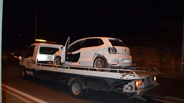 Köpeğe çarpmamak için yavaşladı kazaya karıştı: 3 yaralı