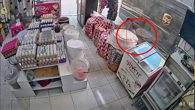 Korku dolu anlar: 4 Yaşındaki çocuk kamyonetin altında kaldı