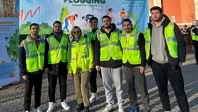 Koşarak çöp topladılar