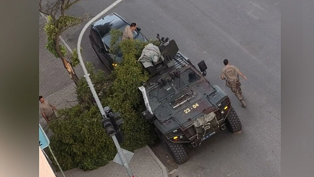 Kovancılar'da fırtına hayatı felç etti