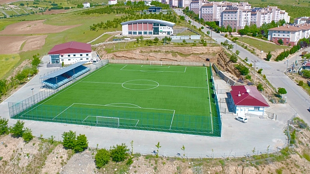 Kovancılar Spor Kompleksi'nde spor ve gençlik yatırımları yerinde incelendi