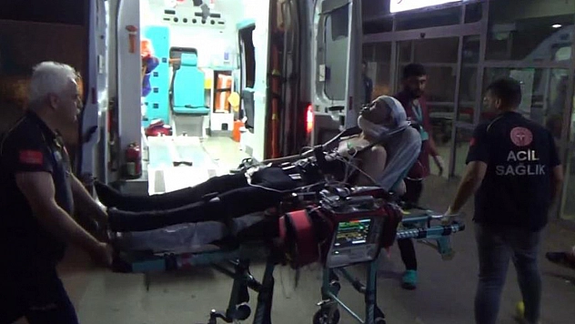 Köyde Yangın: 2 Kişi Yaralandı!