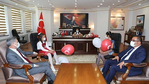 Küçük vali uyardı,' Misafirliğe gitmeyin, evinize misafir almayın'