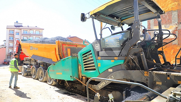 Elazığ'ın Kültür Mahallesi'nde yollar yenileniyor