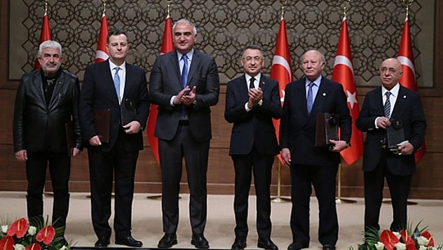 Kültür ve Turizm Bakanlığı'ndan, Esat Kabaklı'ya Özel Ödül