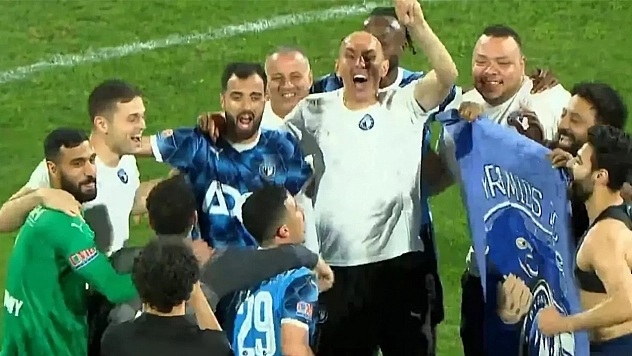 Ligi ikinci bitirip, şampiyonluk kutladılar