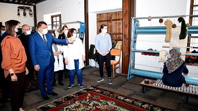 Malatya Büyükşehir'den halı dokuma kursu