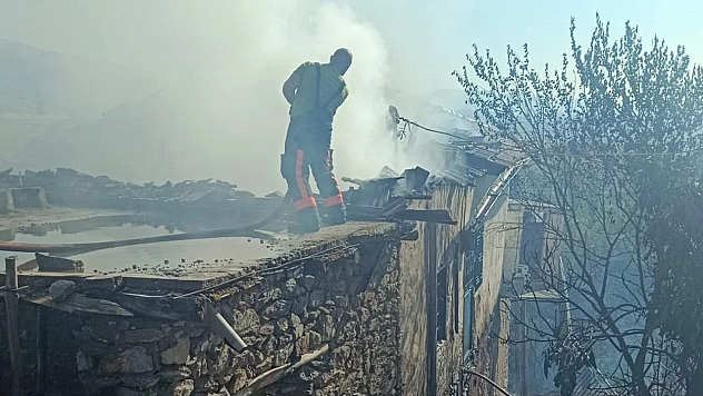 Malatya'da 2 ev kül oldu