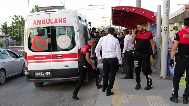 Malatya'da 2 kadın birbirini bıçakladı!