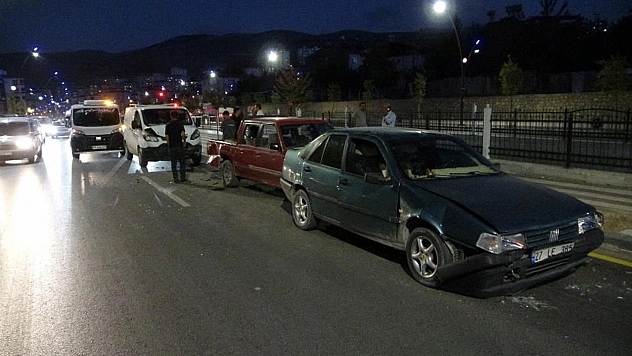 Malatya'da 4 araçlı zincirleme kaza: 2 yaralı