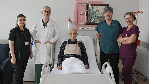 Malatya'da 70 yaşındaki hastaya tek ameliyatta çifte müdahale