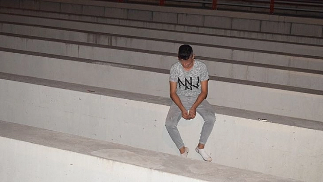 Malatya'da alt geçitteki intihar girişimini polis engelledi