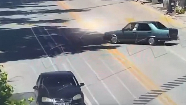 Malatya'da cadde ortasında drift yapan sürücüye ağır ceza