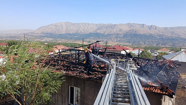 Malatya'da çatı yangını