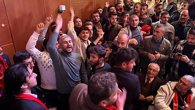 Malatya'da CHP İl Kongresi'nde yumruklar havada uçuştu