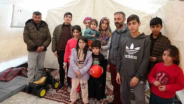 Malatya'da depremzedeler çadır kentte hayata tutunuyor