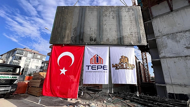 Malatya'da Güven Sitesi'nde beton çalışmaları sona erdi, işçiler halaylarla kutladı