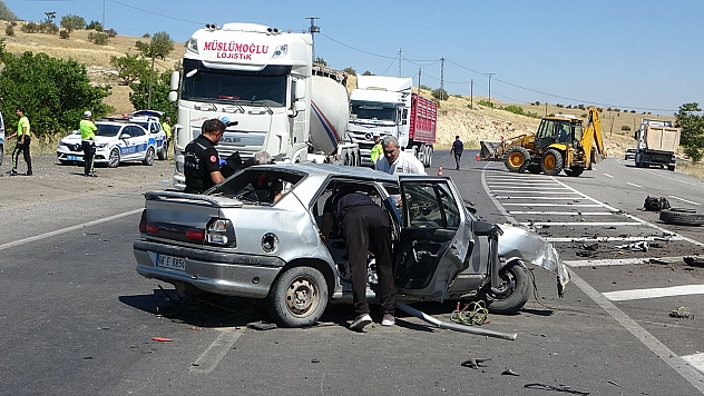 Malatya'da hafriyat kamyonu ile otomobil çarpıştı: 1 ölü, 2 yaralı