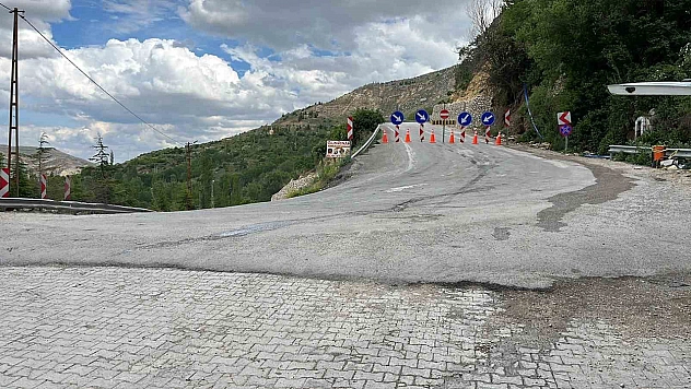 Malatya'da heyelan nedeniyle kapatılan yol yeniden trafiğe açıldı