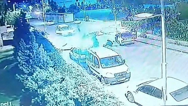 Malatya'da Kontrolden çıkan motosiklet otomobilin altına girdi